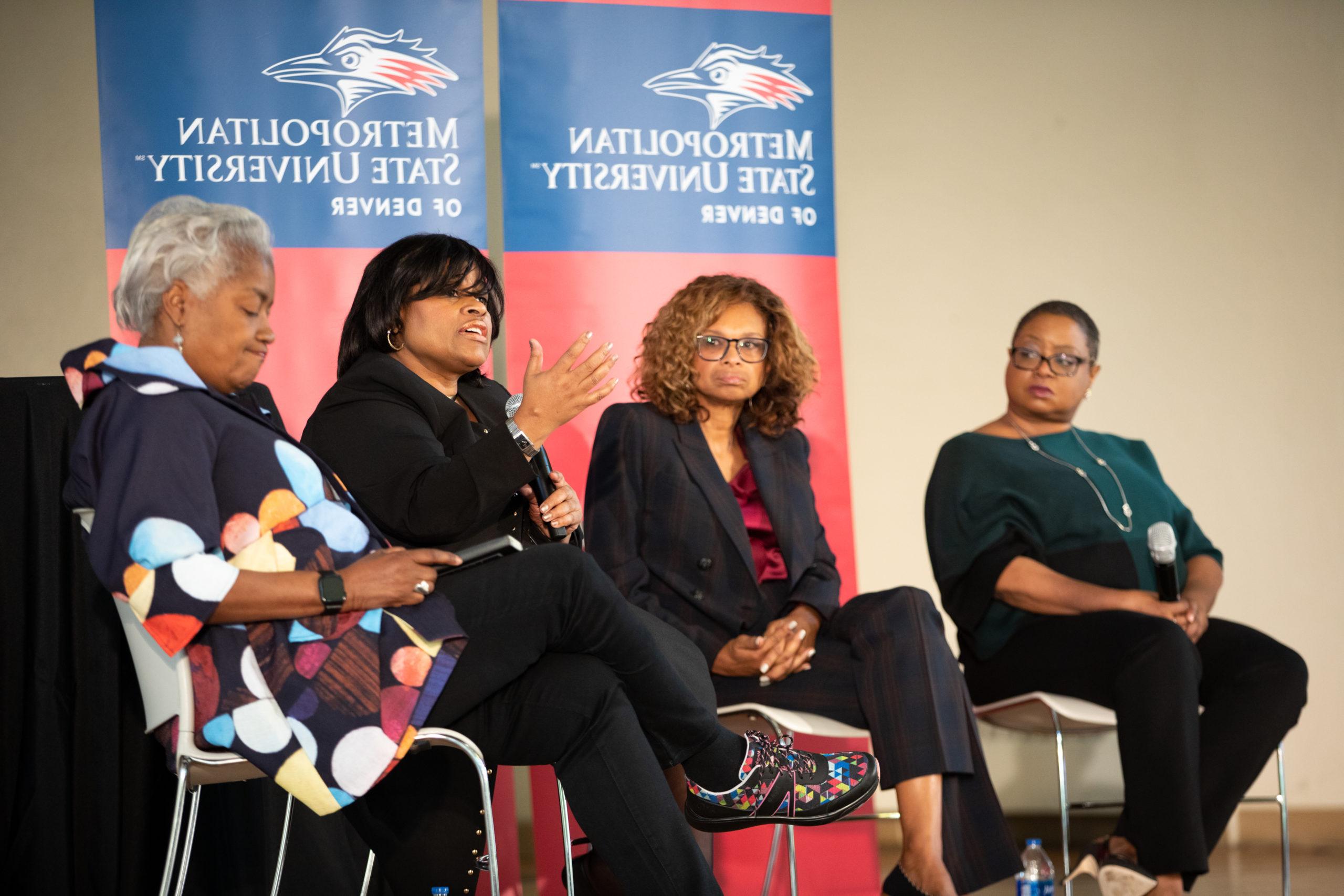 总统扬声器系列总统扬声器系列, 给考虑从政的有色人种女孩, Donna Brazile, Yolanda Caraway, Leah Daughtry, Minyon Moore, events, speakers